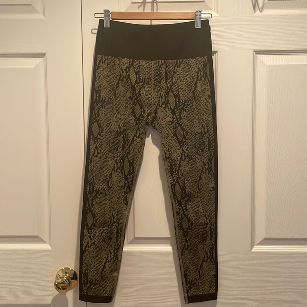 FABLETICS SEAMLESS LEGGINGS